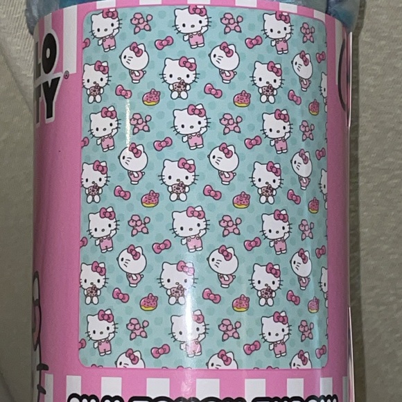Hello Kitty Silky Plush Throw - Picture 2 of 3